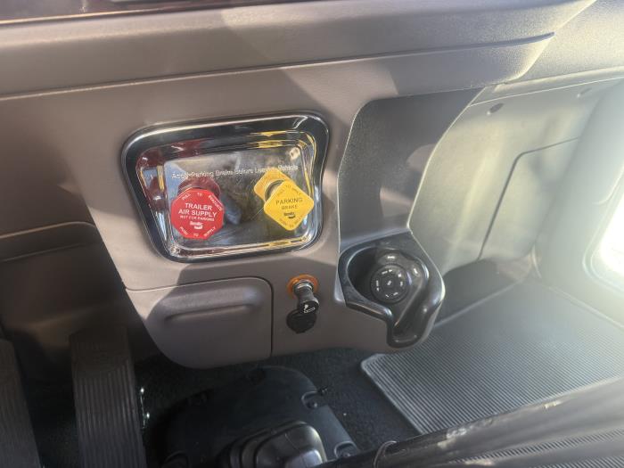 2022 Peterbilt 389-6