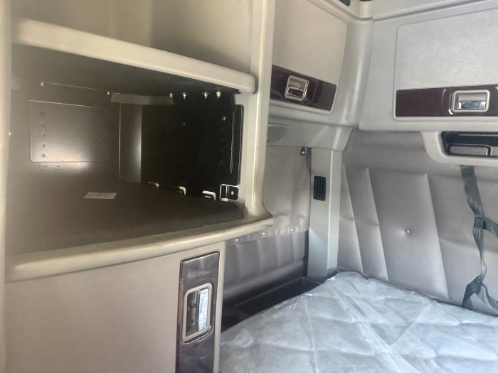 2022 Peterbilt 389-13