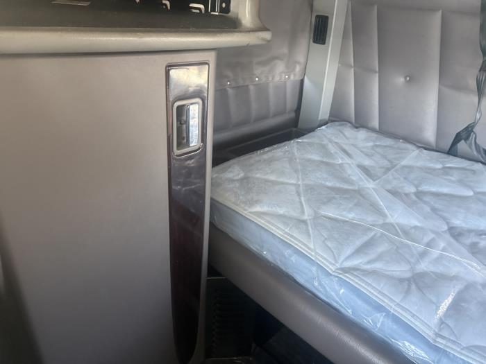 2022 Peterbilt 389-14