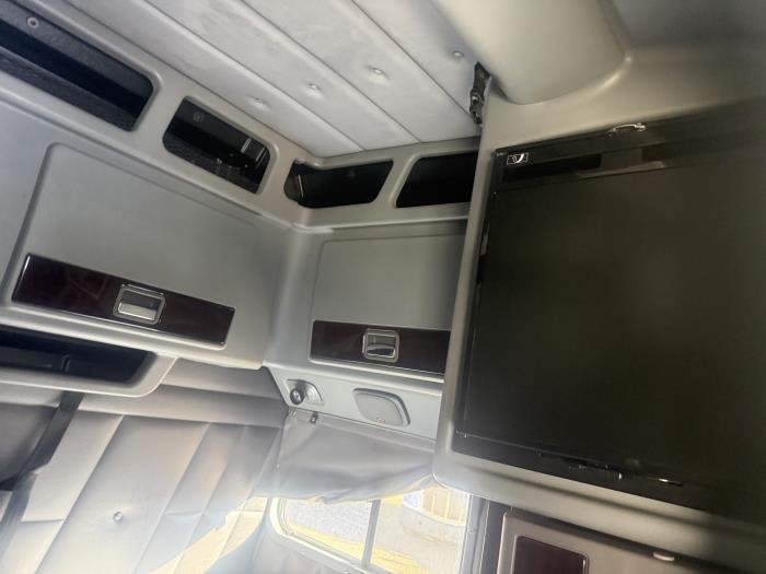 2022 Peterbilt 389-16