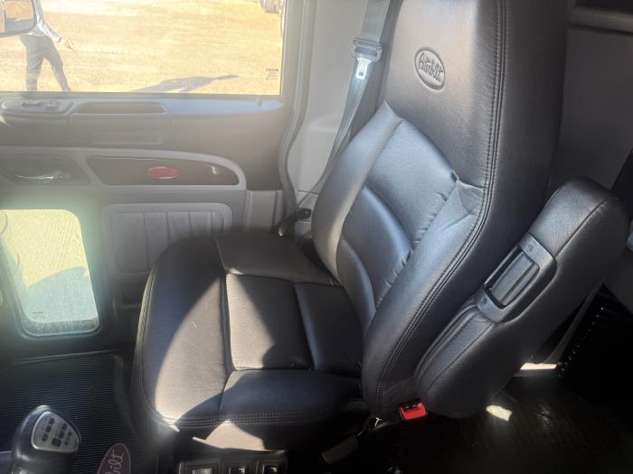 2022 Peterbilt 389-20