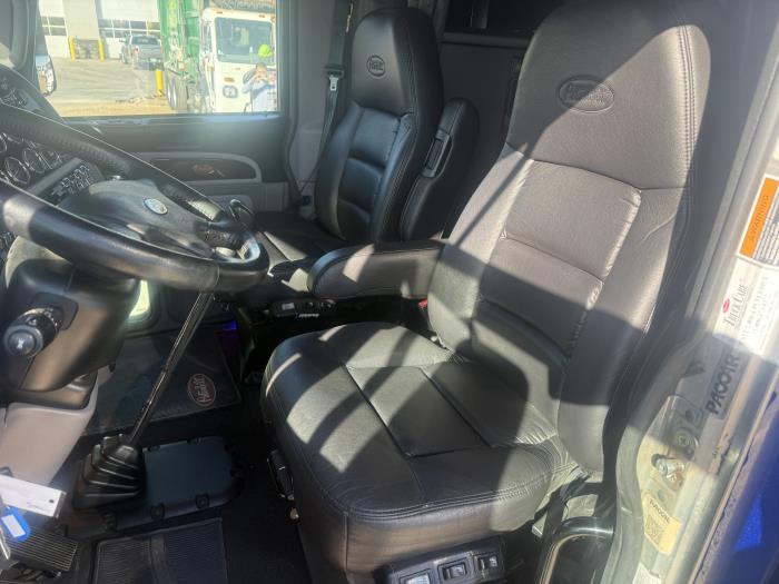 2022 Peterbilt 389-21