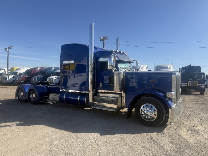 2022 Peterbilt 389-30