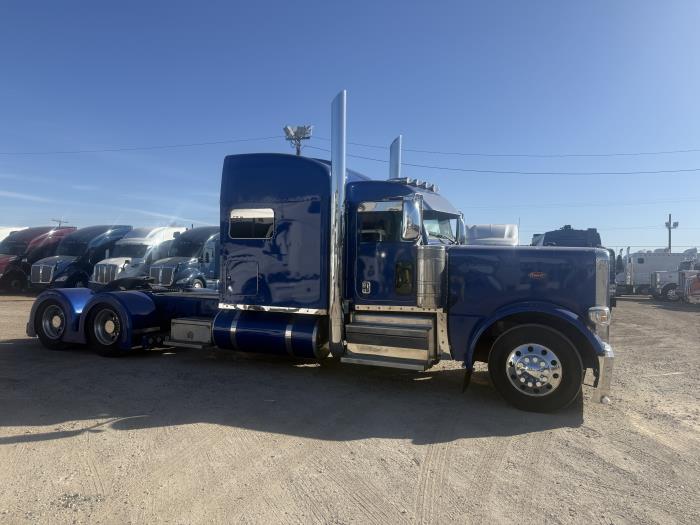 2022 Peterbilt 389-31