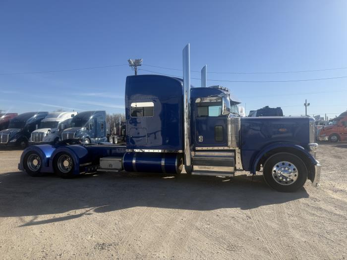 2022 Peterbilt 389-32