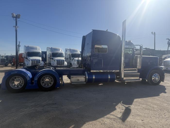 2022 Peterbilt 389-35