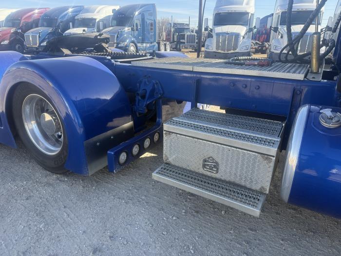 2022 Peterbilt 389-36