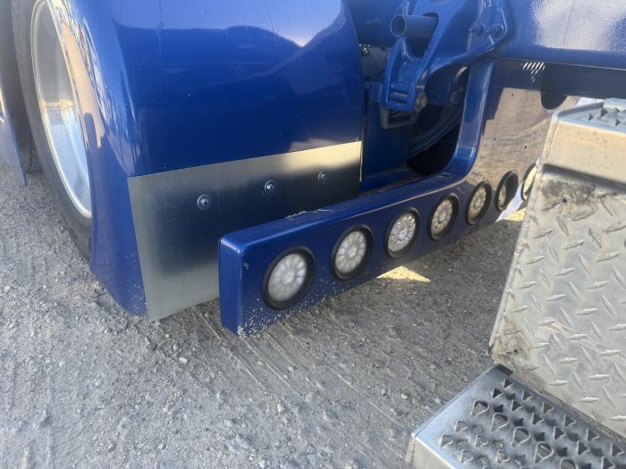 2022 Peterbilt 389-38