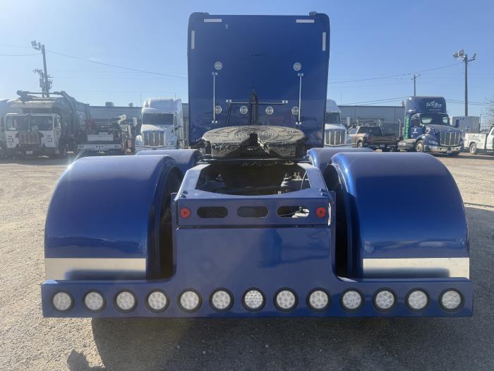 2022 Peterbilt 389-41