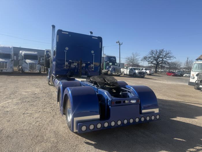 2022 Peterbilt 389-43