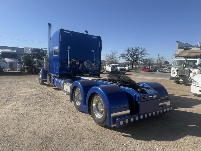2022 Peterbilt 389-3