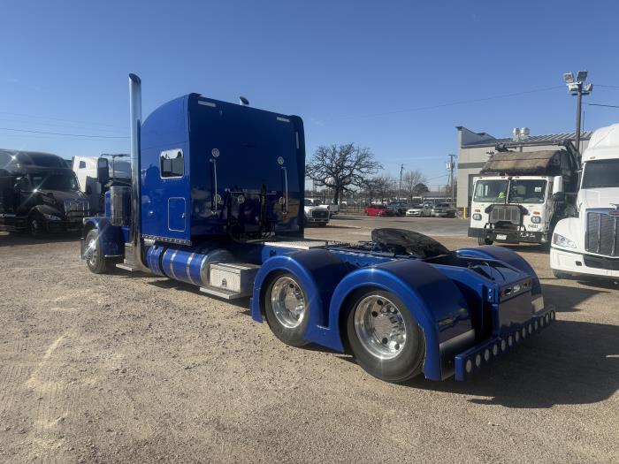 2022 Peterbilt 389-44
