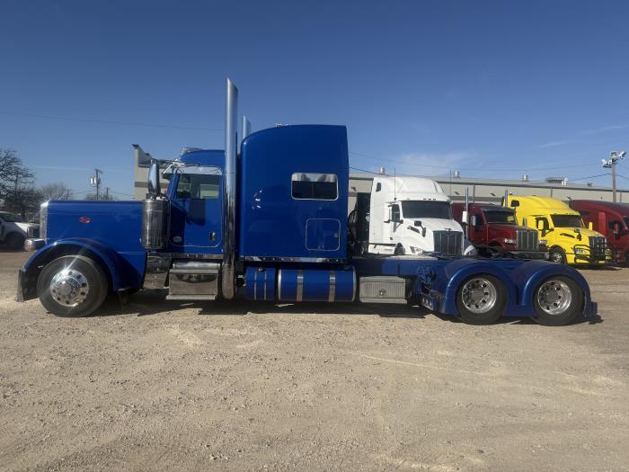 2022 Peterbilt 389-2