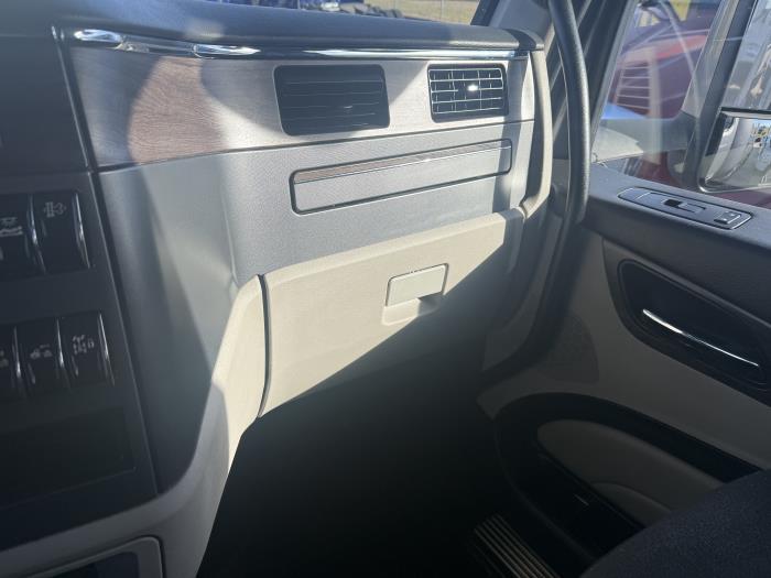 2022 Peterbilt 579-6