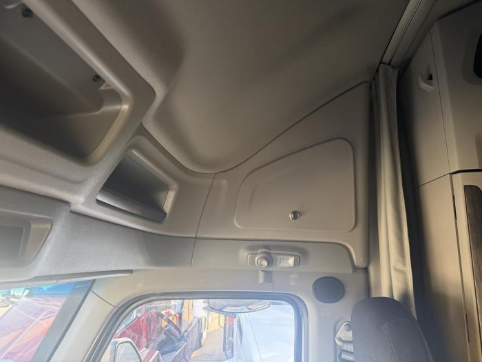 2022 Peterbilt 579-8