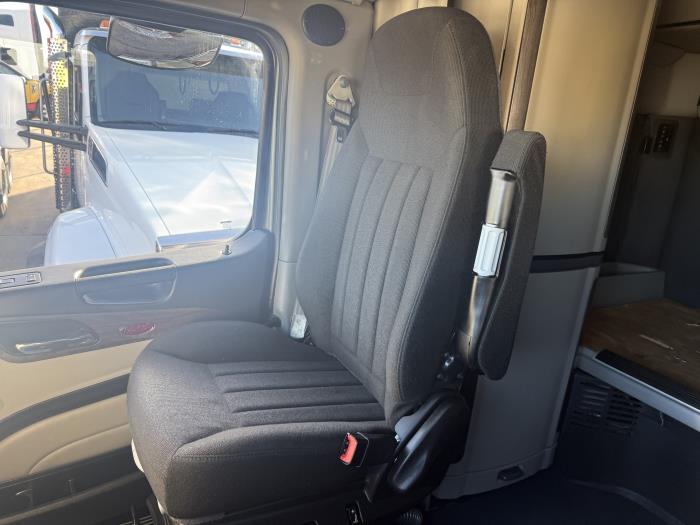 2022 Peterbilt 579-13