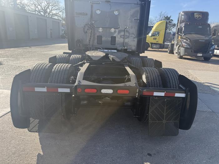 2022 Peterbilt 579-40