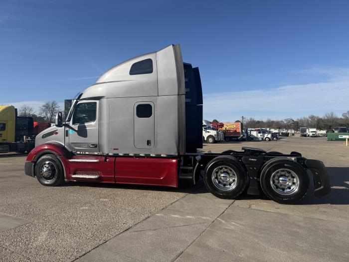 2022 Peterbilt 579-43