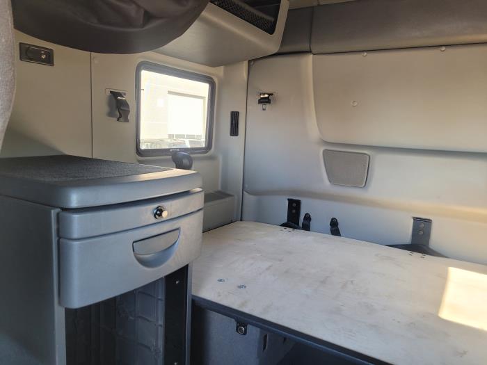 2022 International LT625-18