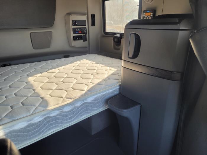 2023 International LT625-21