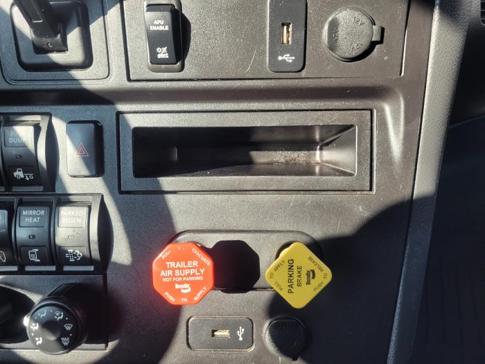 2023 International LT625-16