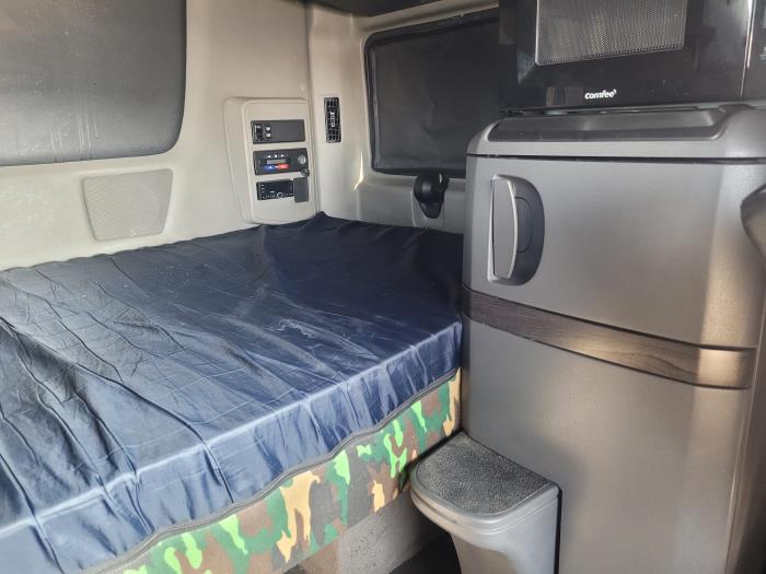 2023 International LT625-20