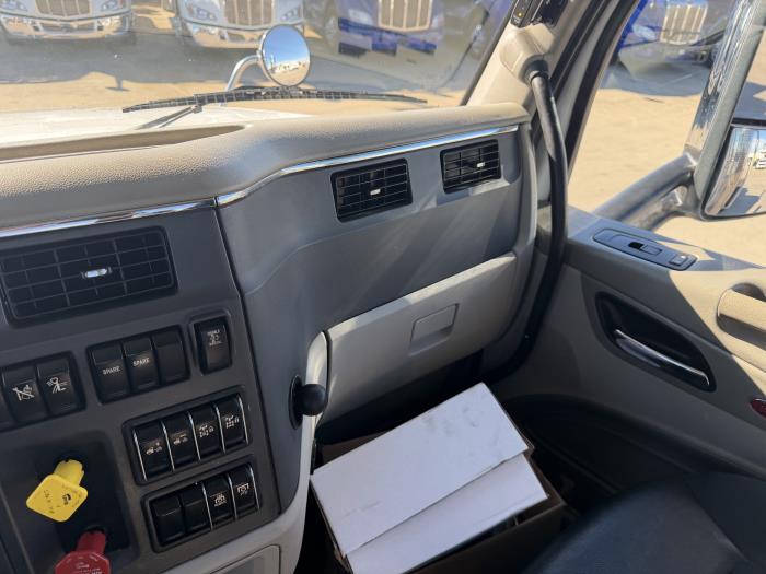 2020 Peterbilt 567-27