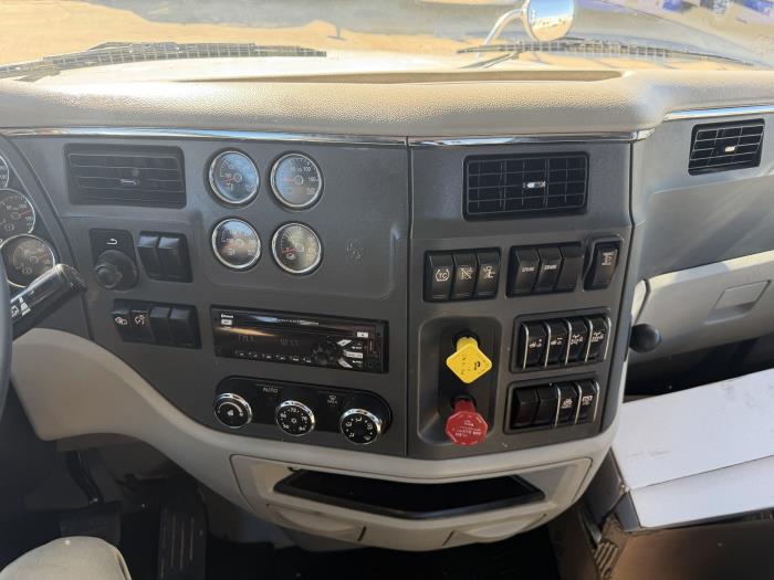 2020 Peterbilt 567-28