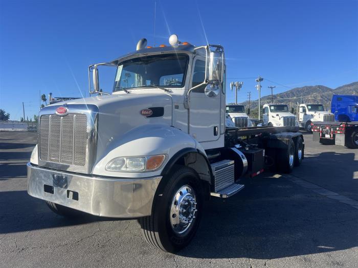 2018 Peterbilt 348-1