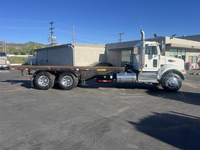 2018 Peterbilt 348-4