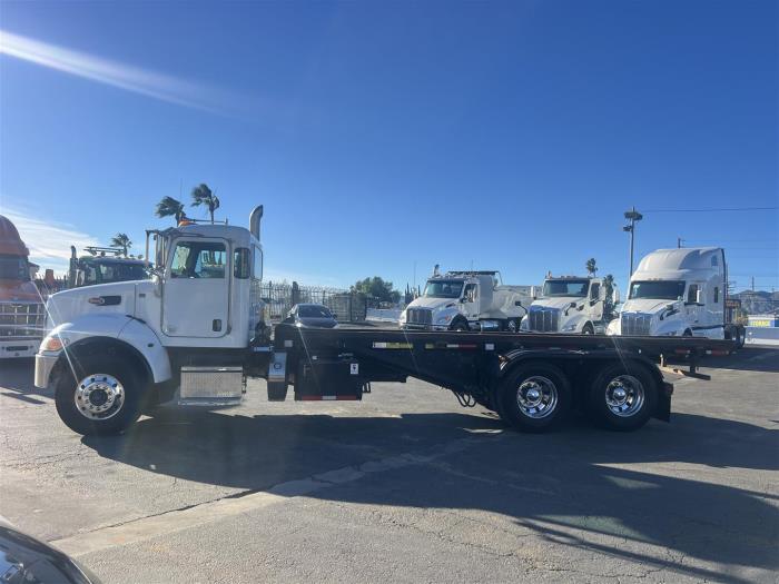 2018 Peterbilt 348-9