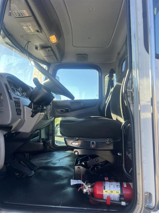 2018 Peterbilt 348-18