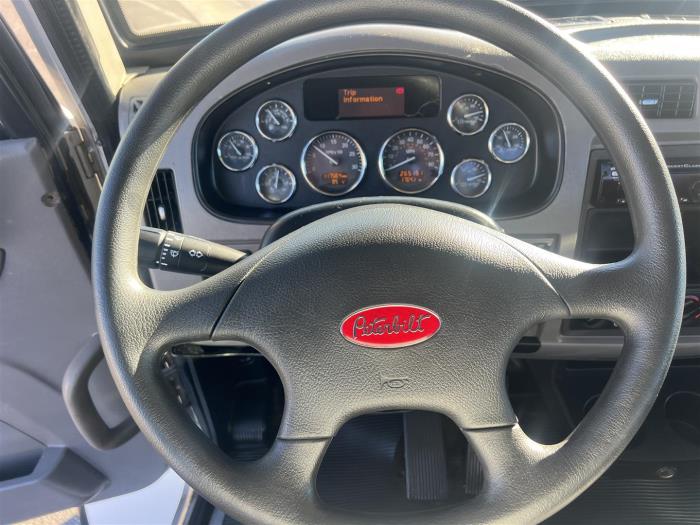 2018 Peterbilt 348-25