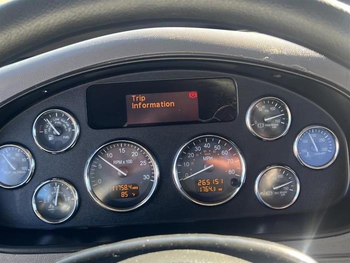 2018 Peterbilt 348-26