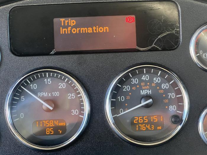 2018 Peterbilt 348-27