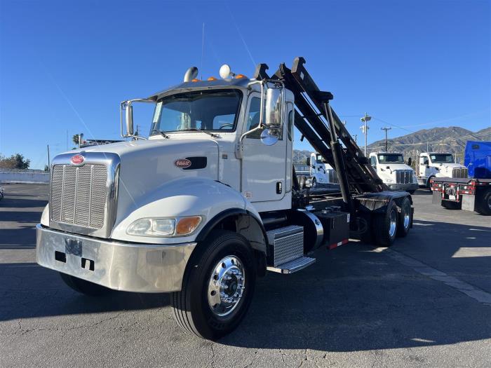 2018 Peterbilt 348-30
