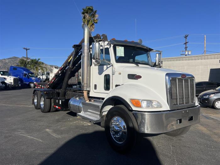 2018 Peterbilt 348-31