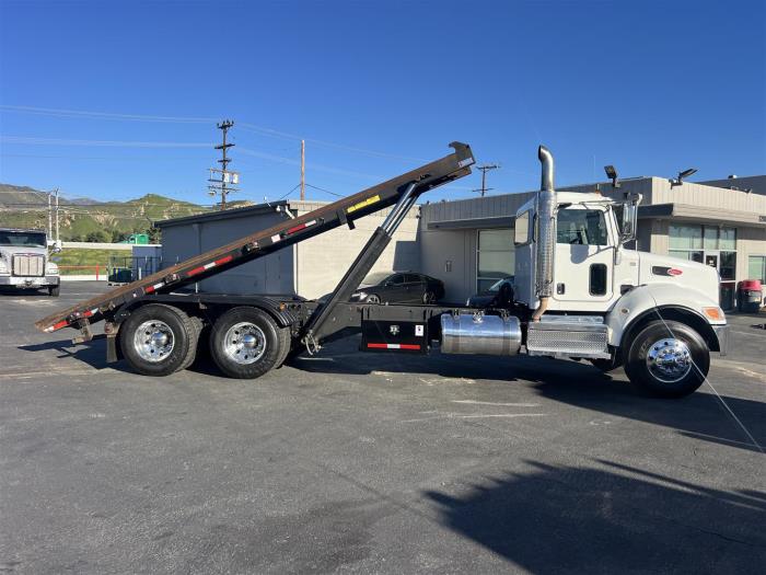 2018 Peterbilt 348-32