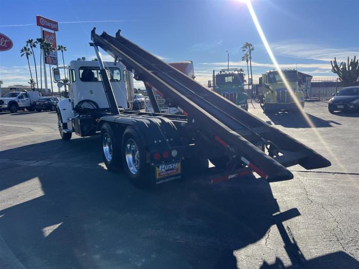 2018 Peterbilt 348-36