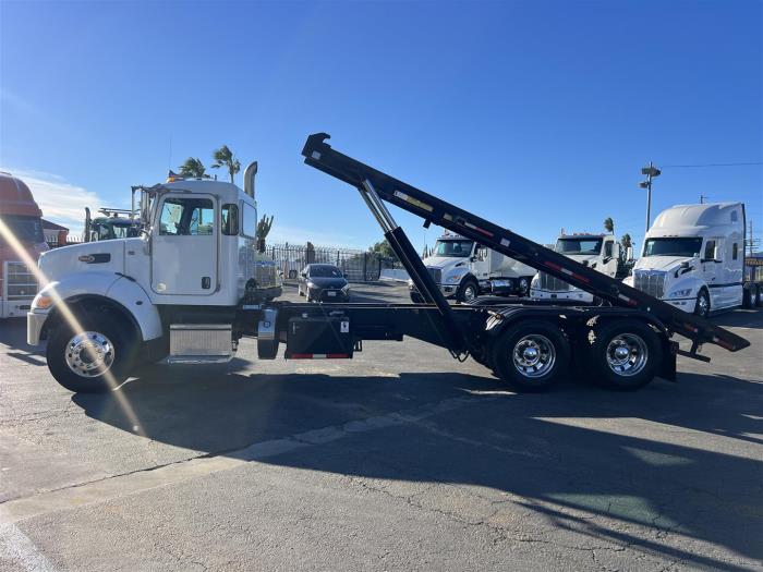2018 Peterbilt 348-37