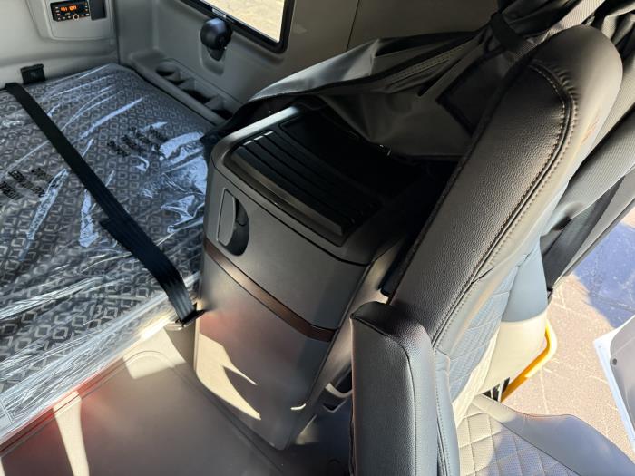 2026 International HX520-16