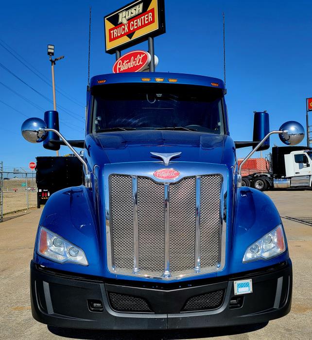2022 Peterbilt 579-8