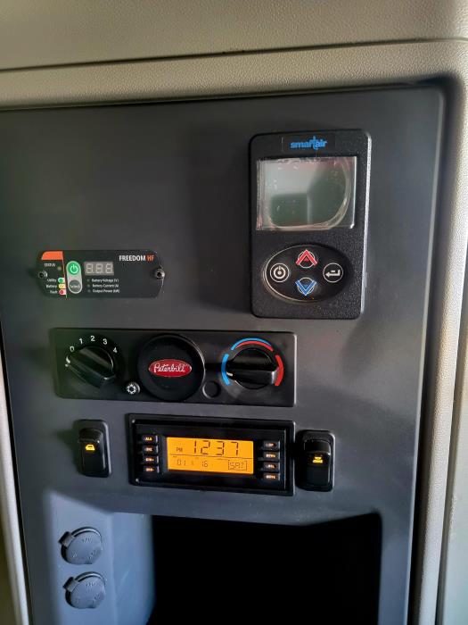 2022 Peterbilt 579-32