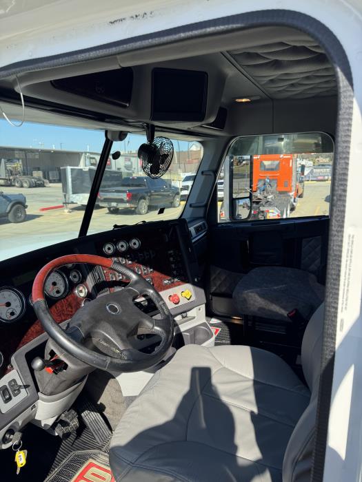 2022 Freightliner CORONADO-11