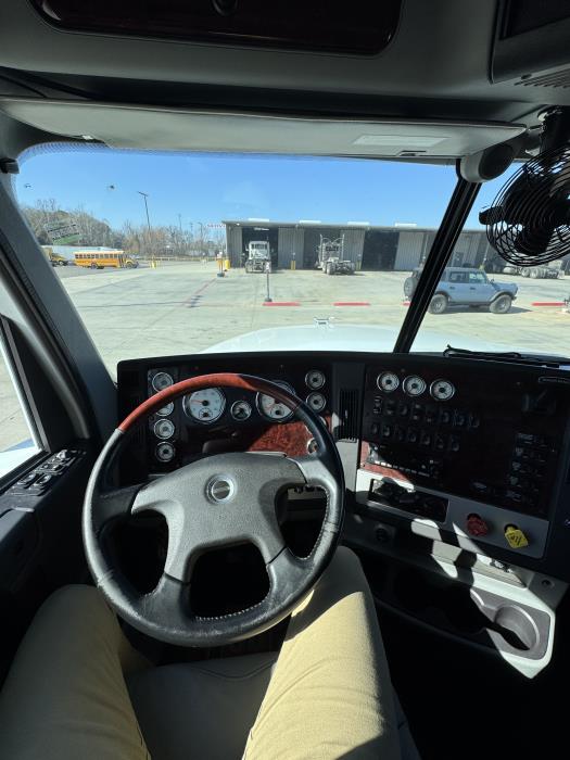 2022 Freightliner CORONADO-12