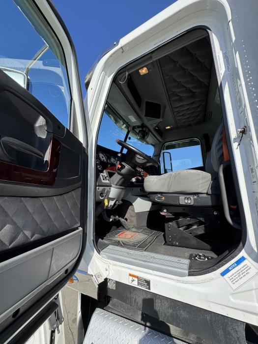 2022 Freightliner CORONADO-13