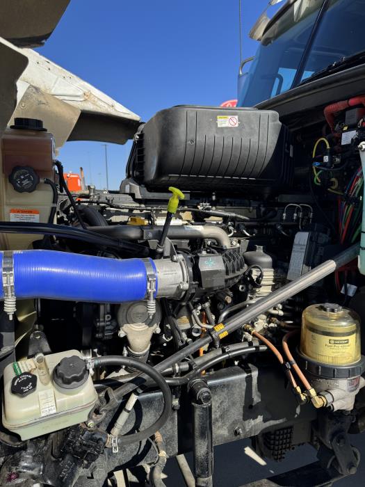 2022 Freightliner CORONADO-15