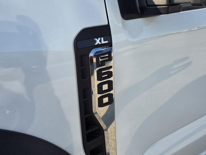 2025 Ford F-600-11