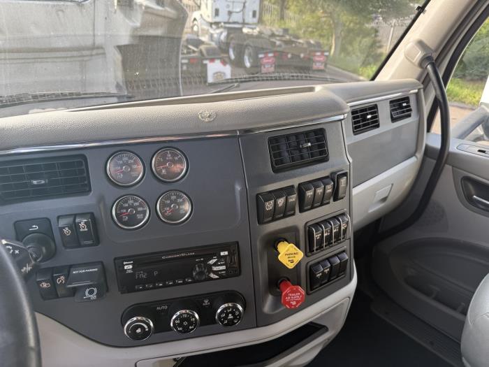 2022 Peterbilt 579-13