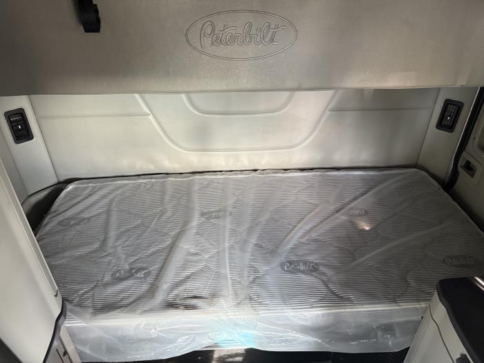 2022 Peterbilt 579-15